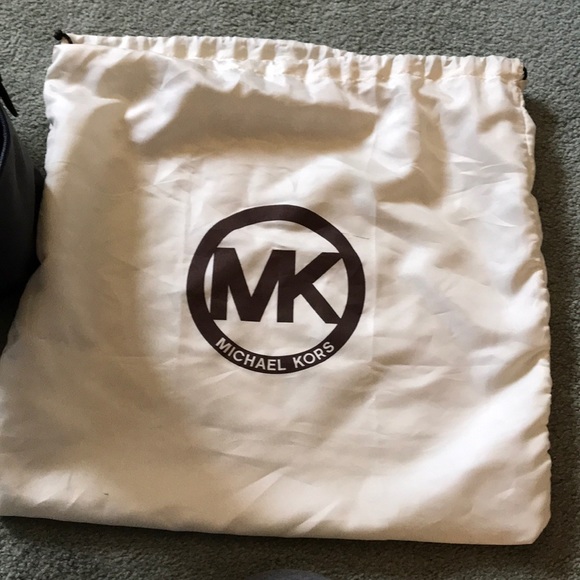 Michael Kors navy leather bag - Picture 4 of 8